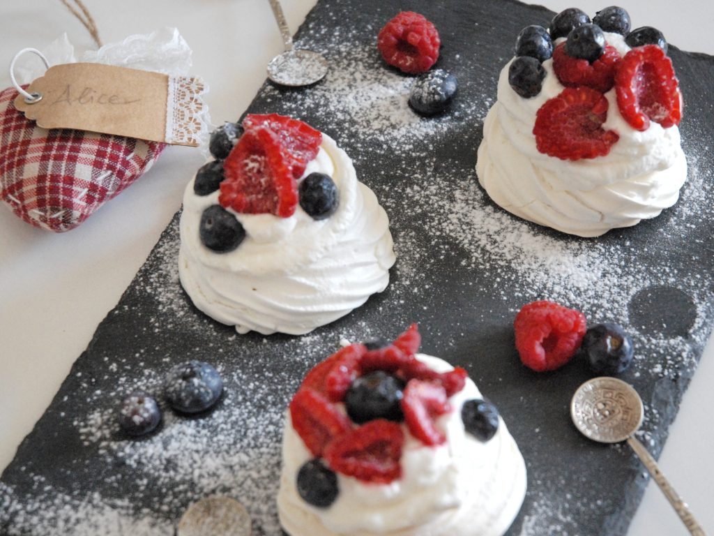 Mini-Pavlova Con Panna E Frutti Di Bosco - Il Dolce Di Alice