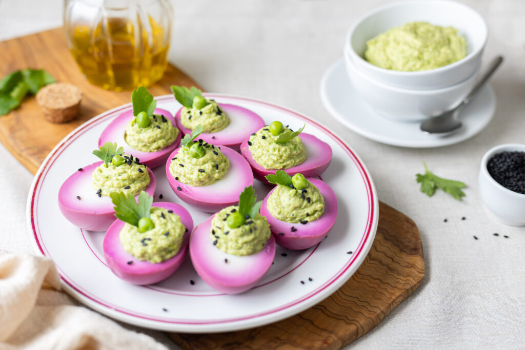 Ricetta Uova sode farcite con crema di piselli - Donna Moderna