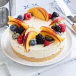 Torta fredda pesche e frutti di bosco