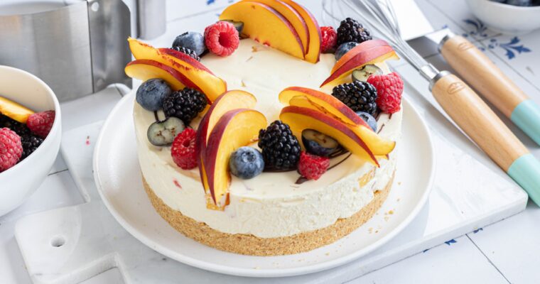 Torta fredda pesche e frutti di bosco