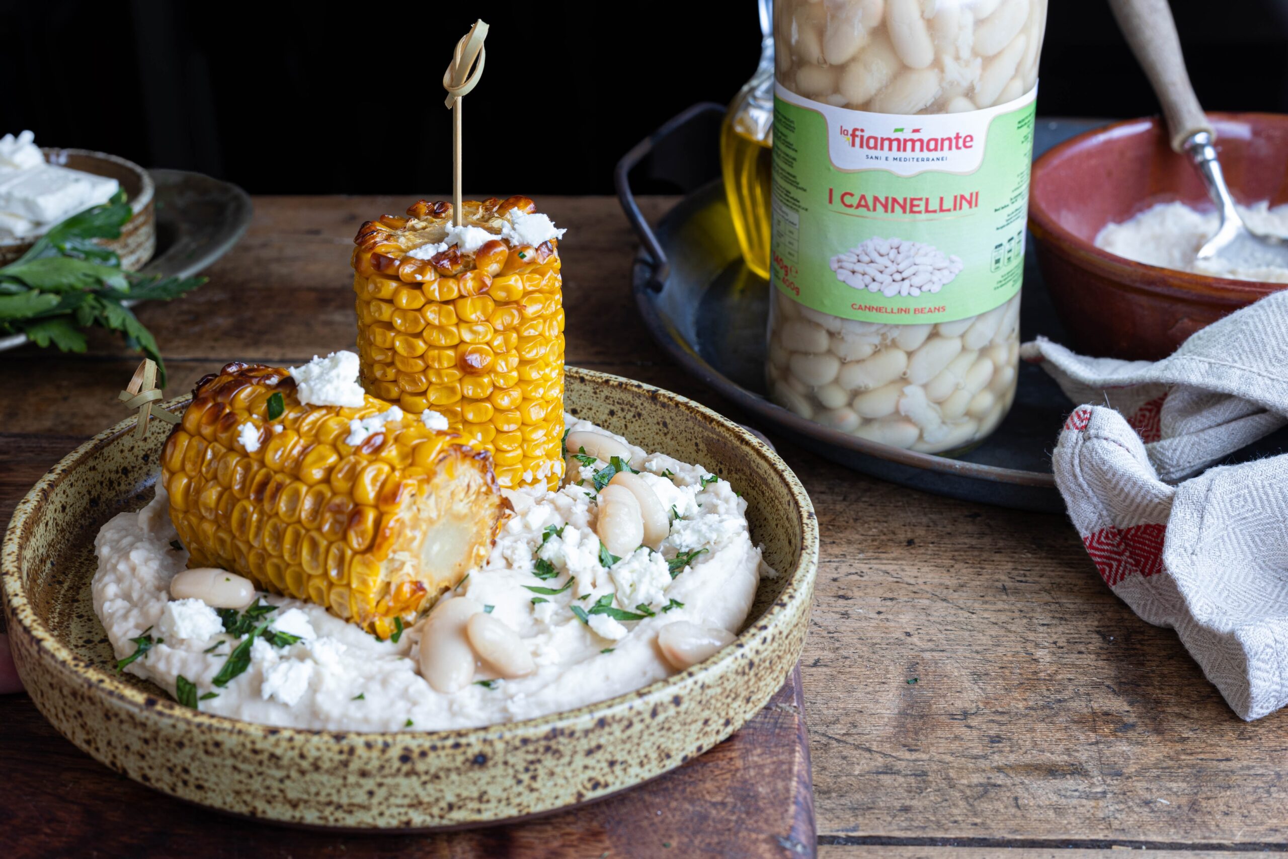 Pannocchie arrosto su crema di feta e cannellini