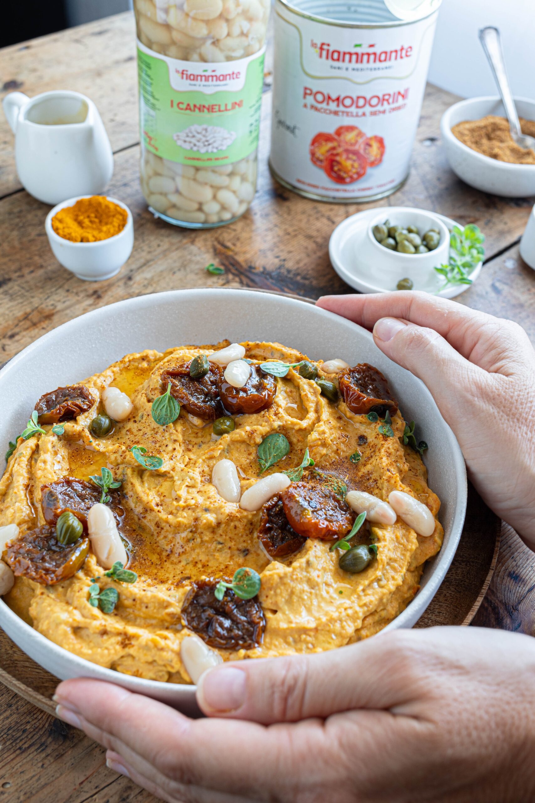 Hummus speziato di cannellini e pomodori secchi