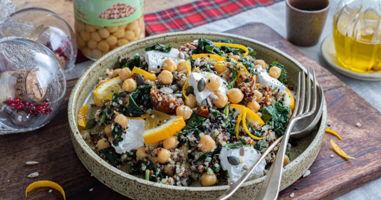 Insalata di ceci, cavolo nero, quinoa e arancia