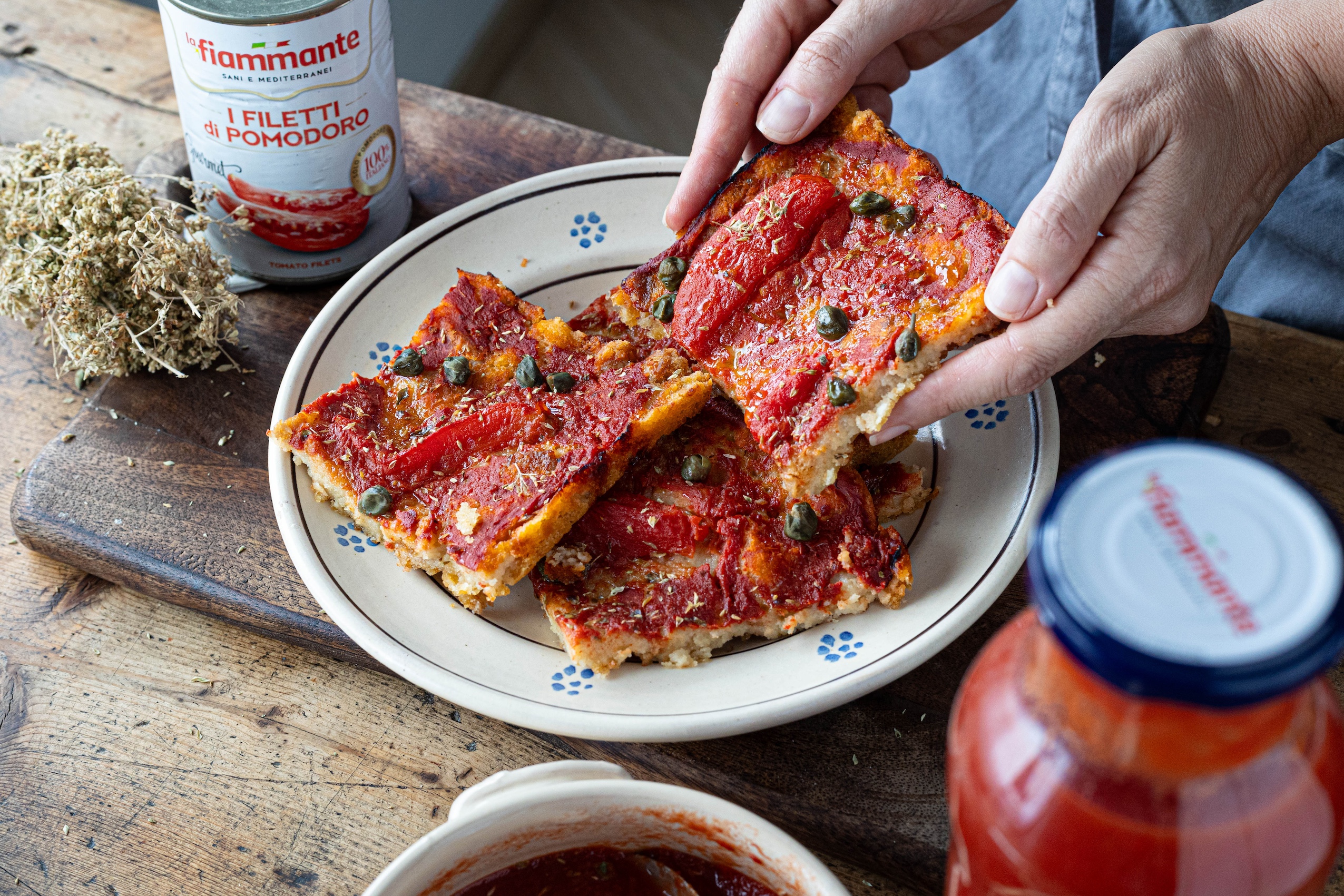 Pizza rossa di pane raffermo