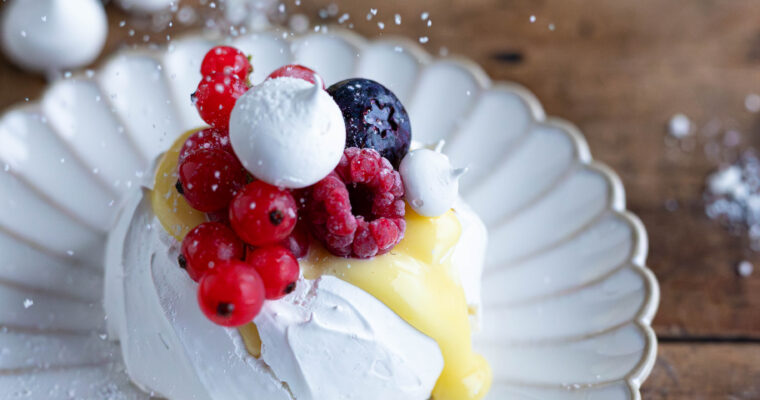 Pavlova lemon curd e frutti di bosco