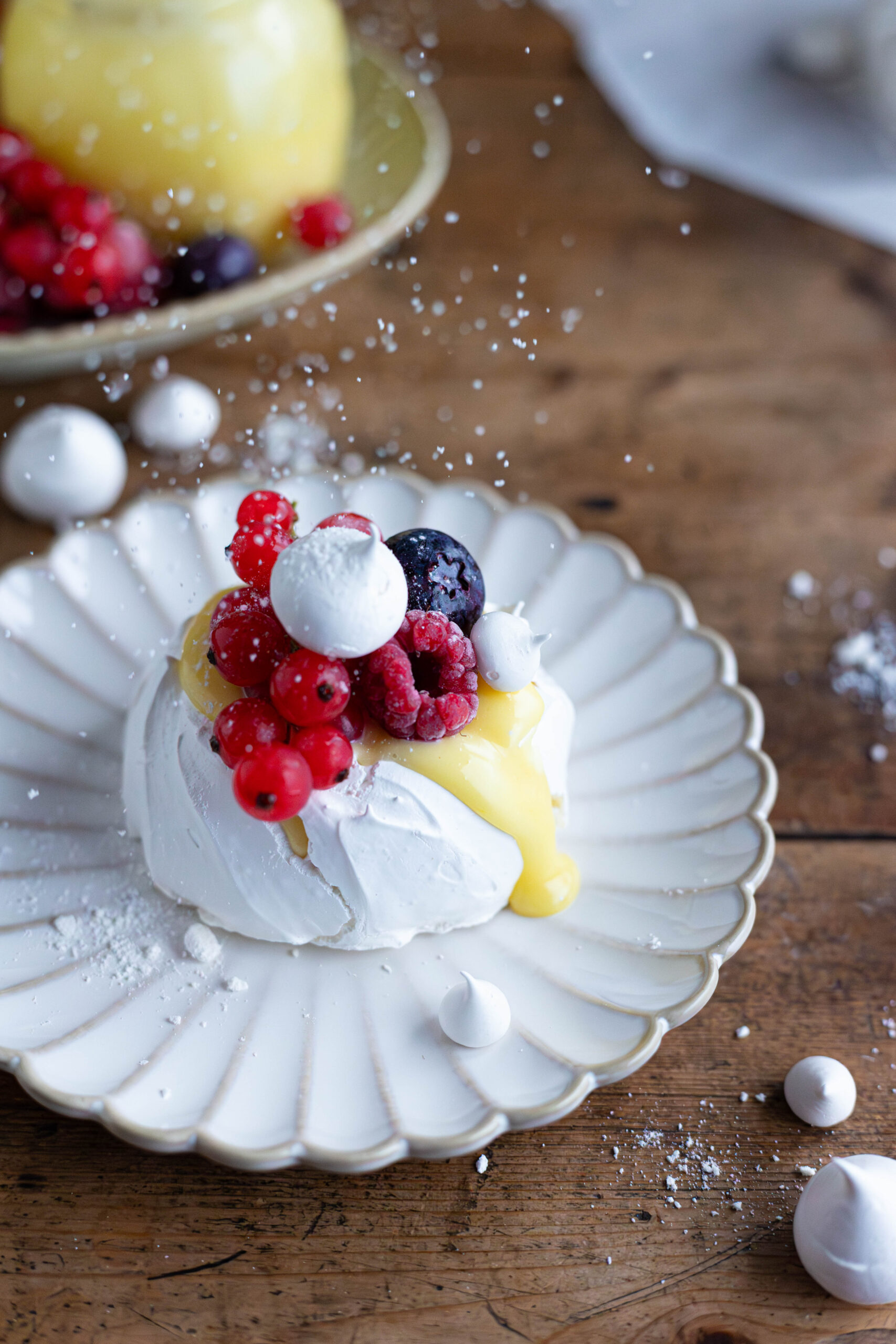 Pavlova lemon curd e frutti di bosco